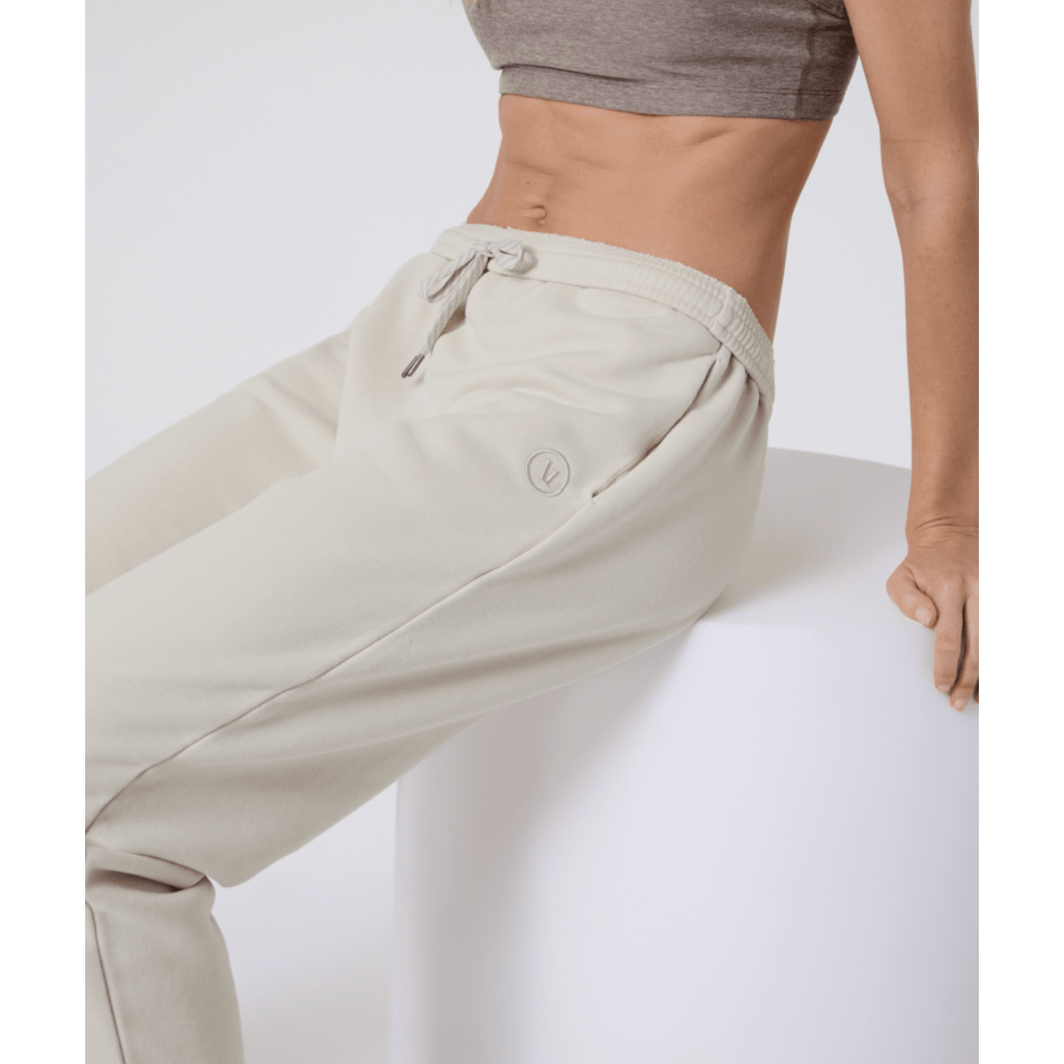 Vuori Women's Sedona Sweatpant in Bone